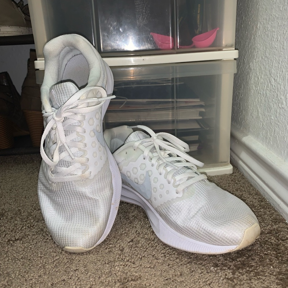 Women’s White Nike Runnings Shoes
